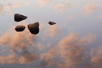 Walking on Water – पानी पर&nbsp;चलना