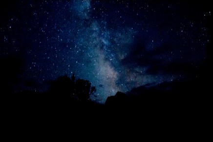 अरबों तारे होने पर भी अंतरिक्ष काला क्यों दिखता&nbsp;है?