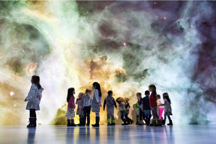 केवल कुछ अरब प्रकाश वर्ष लंबे-चौड़े ब्रह्मांड में 20 खरब मंदाकिनियां कैसे समा सकती&nbsp;हैं?