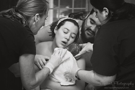 अन्य प्राणियों की तुलना में मनुष्य के बच्चों को जन्म देते समय अधिक दर्द क्यों होता&nbsp;है?