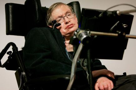 क्या ऐसा कोई जीवित व्यक्ति है जो स्टीफ़न हॉकिंग जितना बुद्धिमान&nbsp;हो?